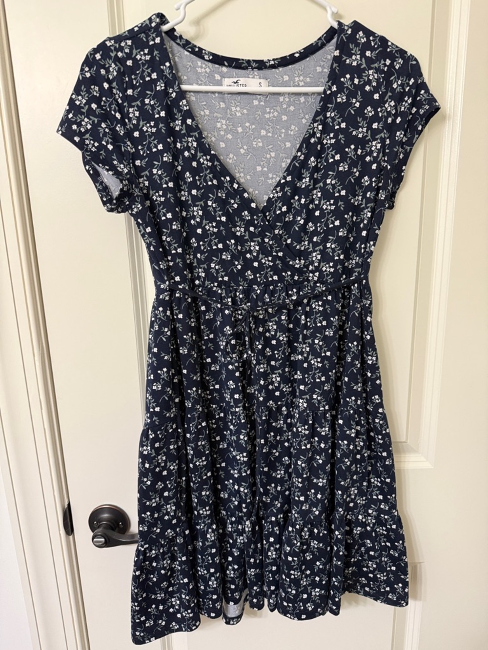 Hollister Navy and White Floral Short Sleeve Top